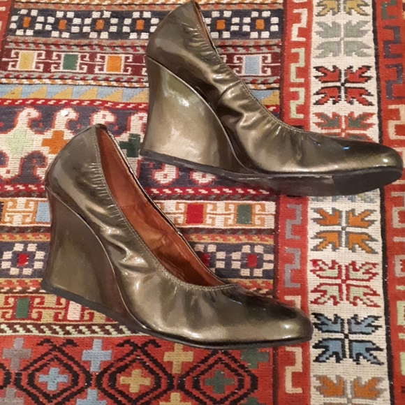 Shoes - Picture 2 of 6